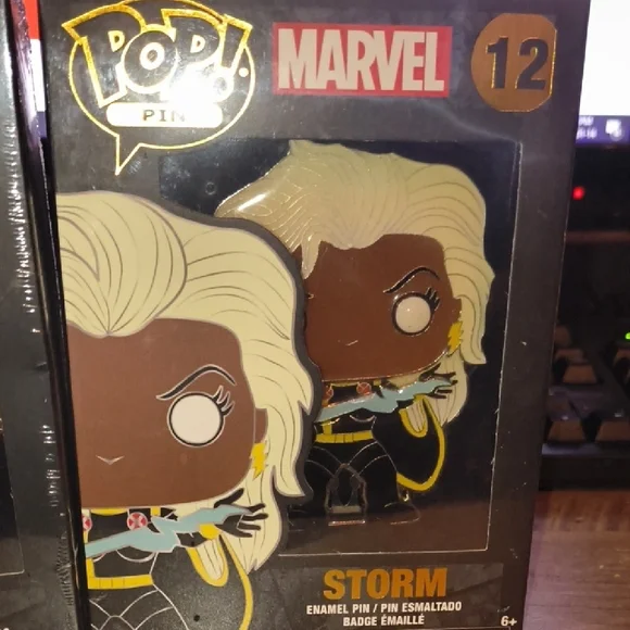 Funko Pop! Marvel X-Men Enamel Pins - Storm #12 & Rogue #13 (Set of 2) - Picture 7 of 10